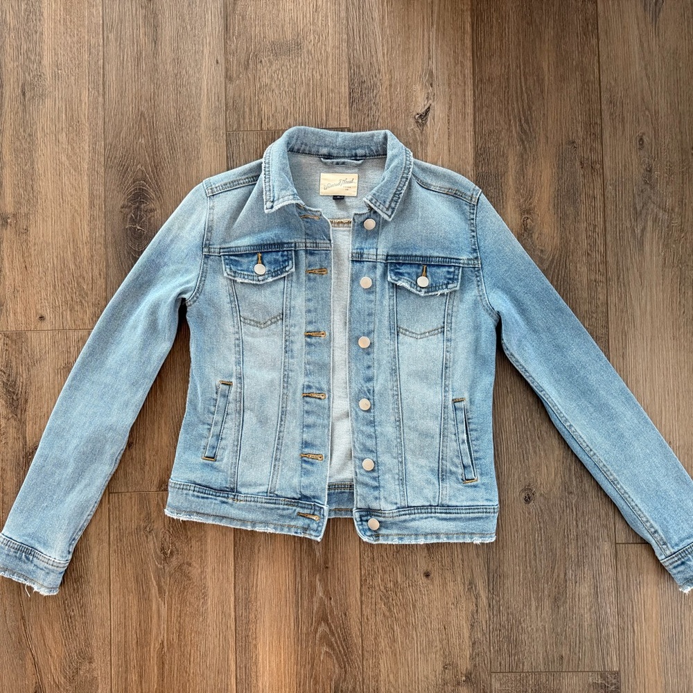 Universal Thread Light Wash Denim Jacket – XS
